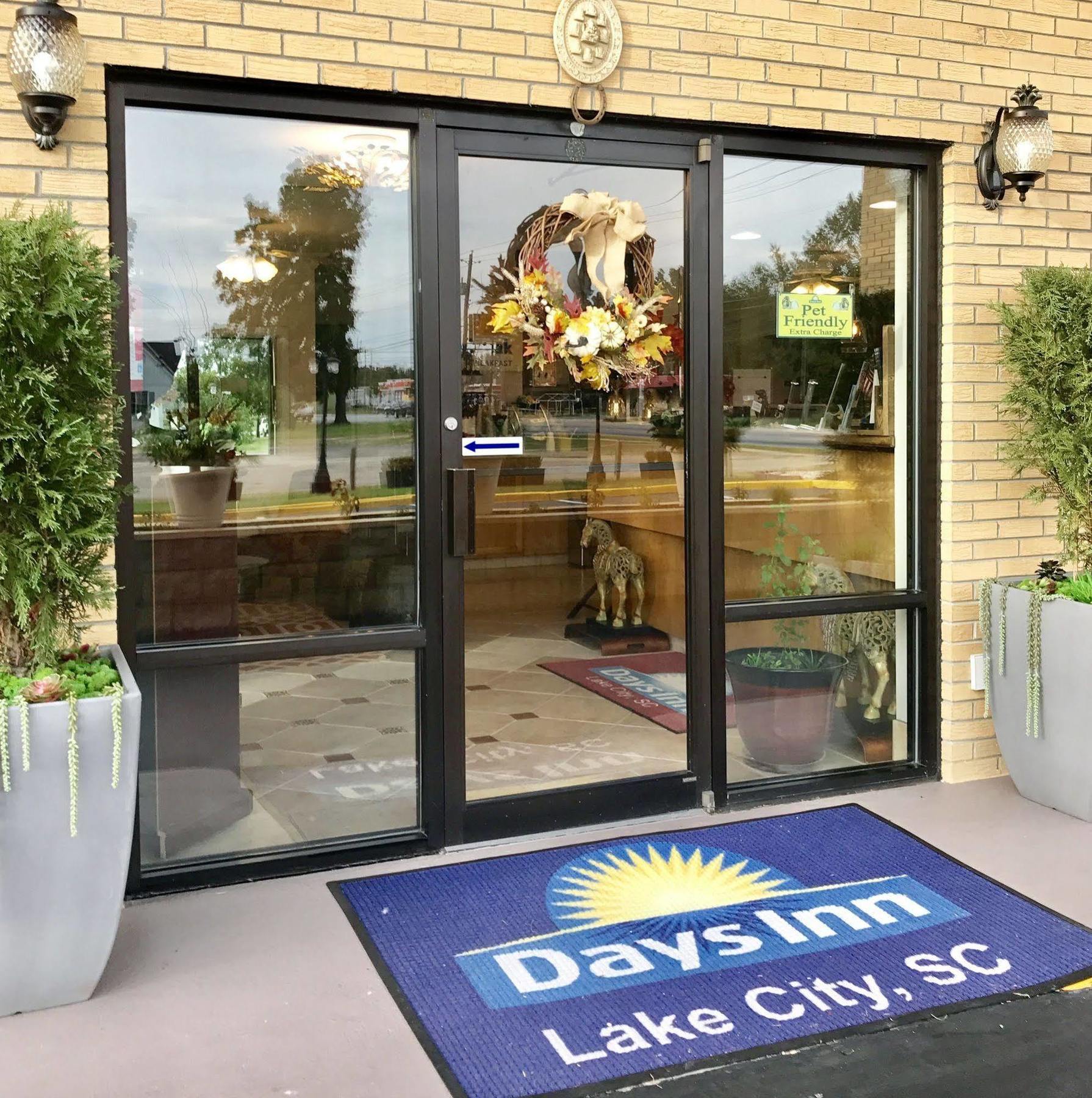 Days Inn By Wyndham Lake City Exterior foto